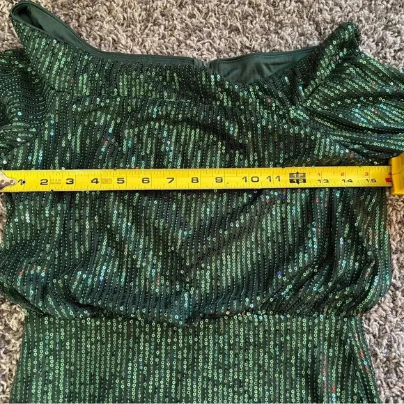 "Emerald Elegance: Scoop Neck Sequin Dress" - Picture 5 of 8